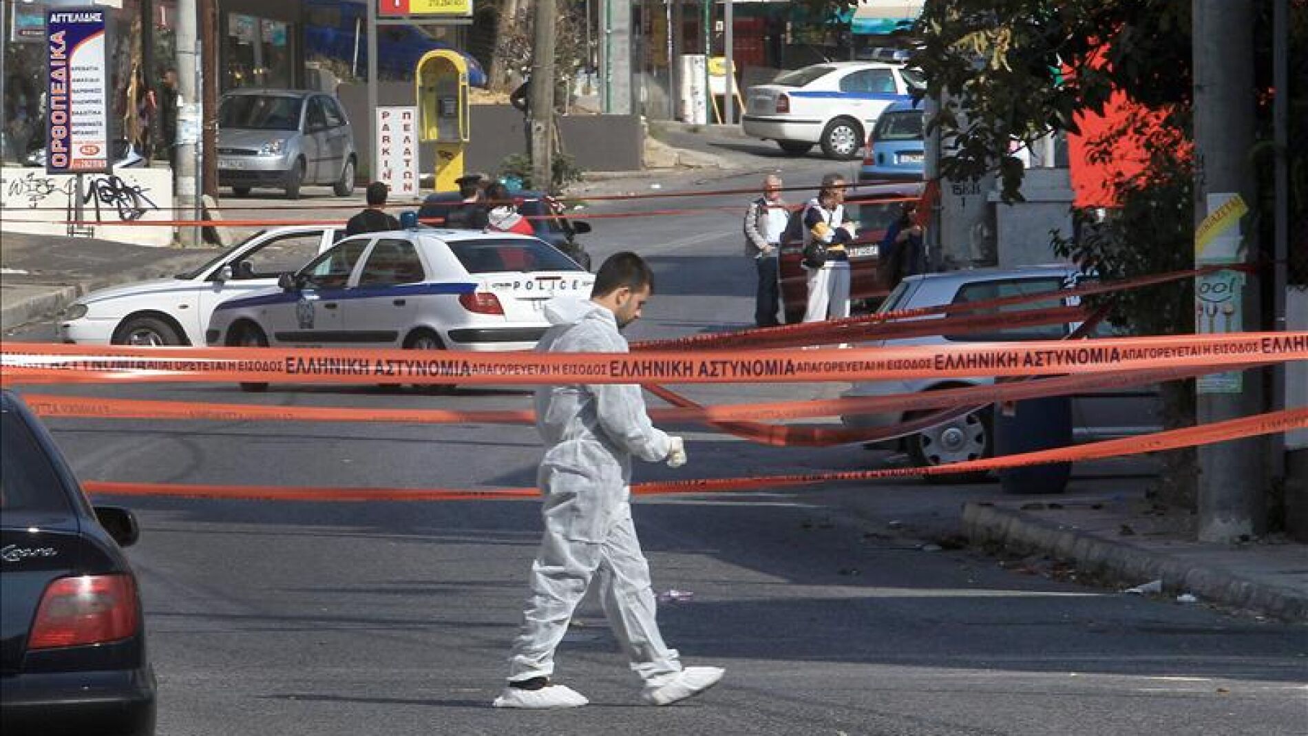 Buscan a los autores del asesinato de dos miembros de Amanecer Dorado