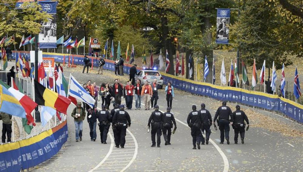 La Policía hace a pie el maratón de Nueva York