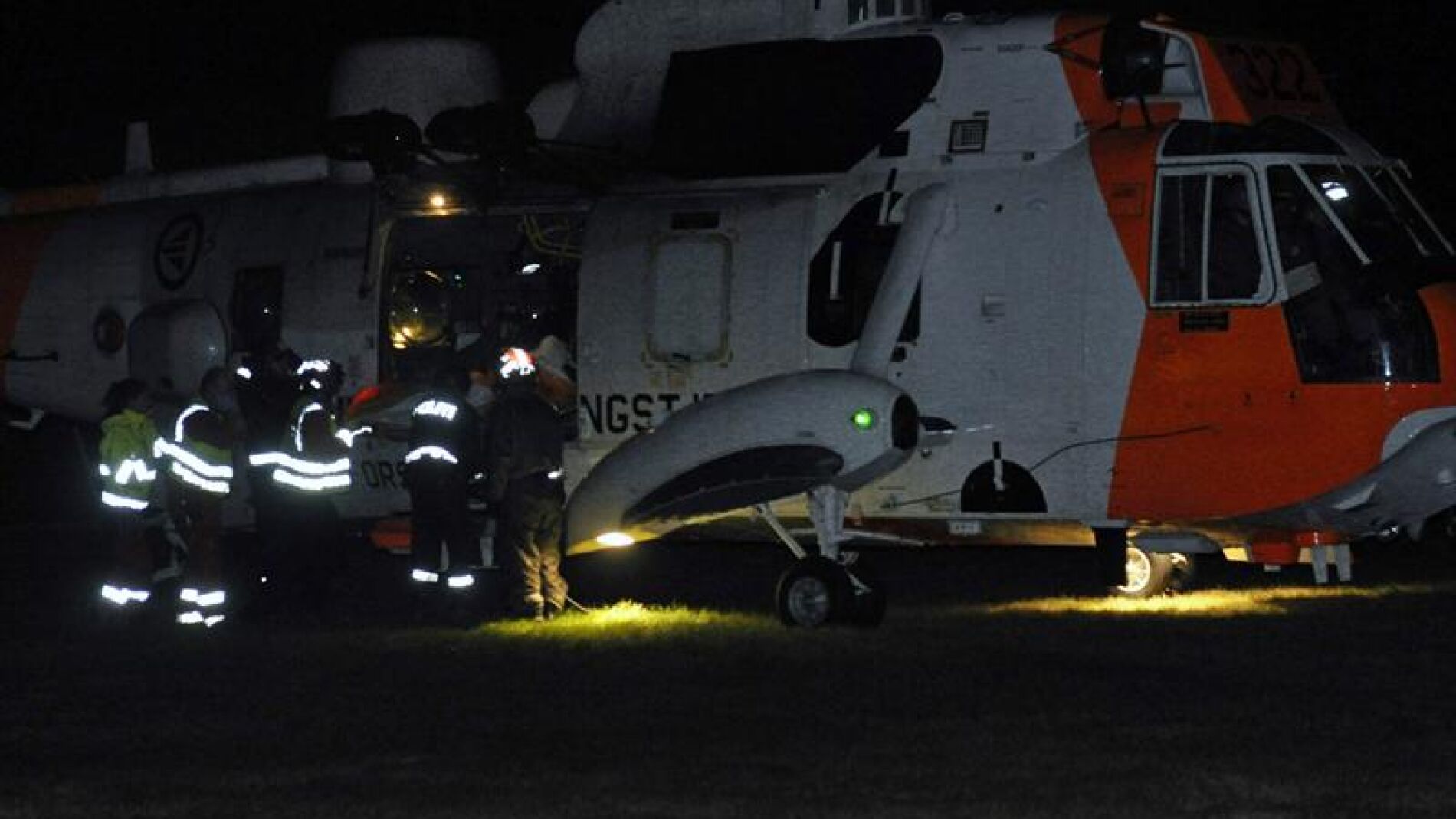 Rescatistas llegan al lugar donde fue secuestrado un autob&uacute;s