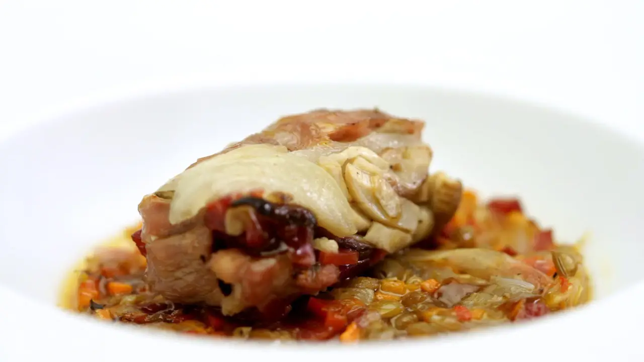 Manitas de cerdo con ensalada de lenteja
