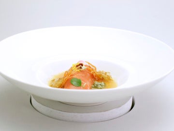 Sopa de aceite y tomate con caretón de gamba relleno de tabulé y gelatina de pepino Sopa de aceite y tomate con caretón de gamba relleno de tabulé y gelatina de pepino