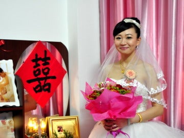 Novia china vestida de boda