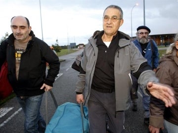 El etarra Domingo Troitiño a su salida de la cárcel de Teixeiro.