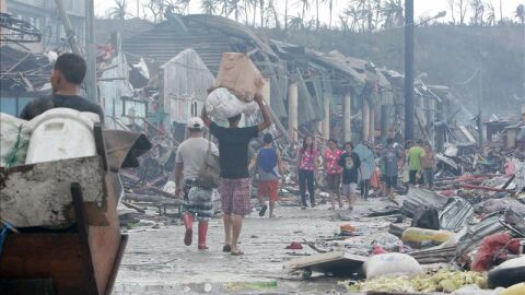 El tif&oacute;n Haiyan arrasa Filipinas