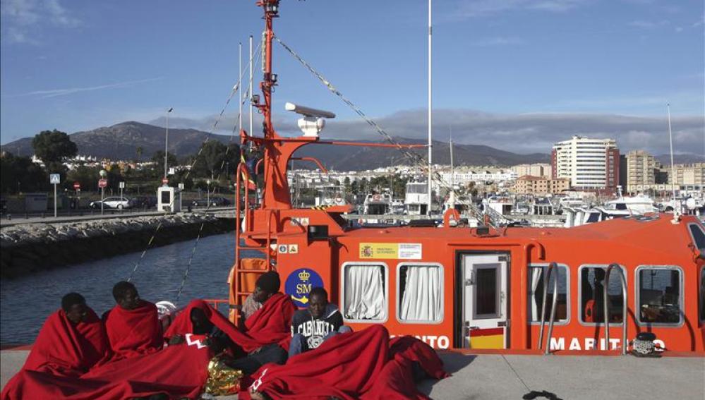 Embarcación con inmigrantes en Cádiz