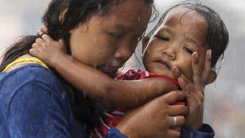 V&iacute;ctimas del tif&oacute;n en Filipinas