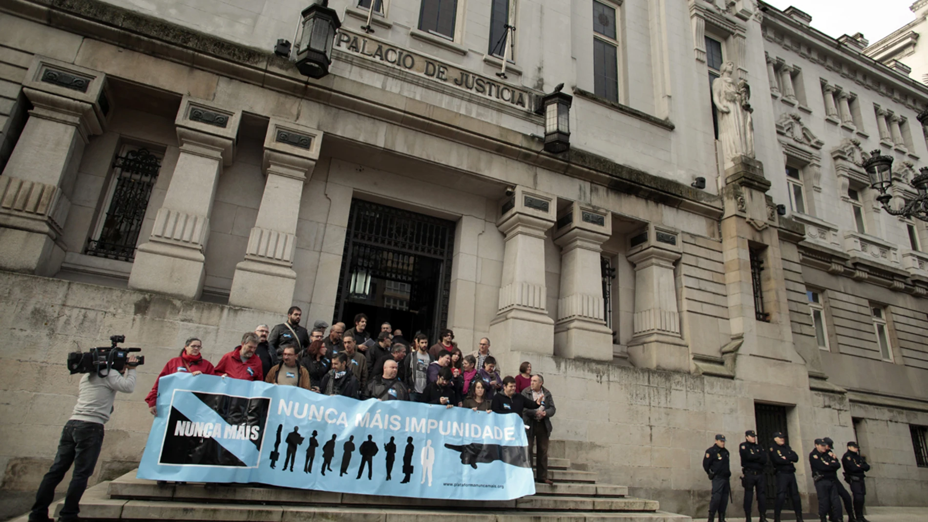 La plataforma Nunca Mais frente al Tribunal Superior de Justicia de Galicia La plataforma Nunca Mais frente al Tribunal Superior de Justicia de Galicia