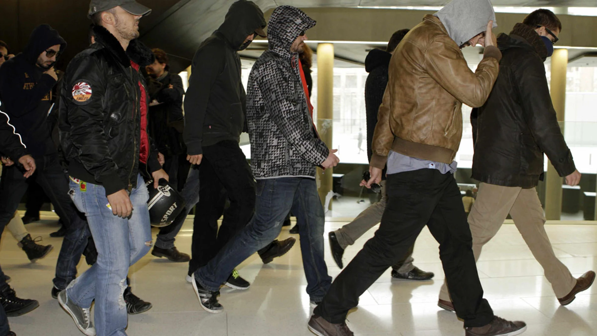 Acompañan a los mossos imputados Acompañan a los mossos imputados