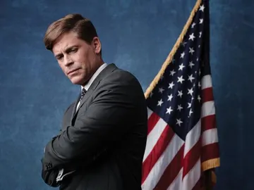 Rob Lowe como John F. Kennedy Rob Lowe como John F. Kennedy