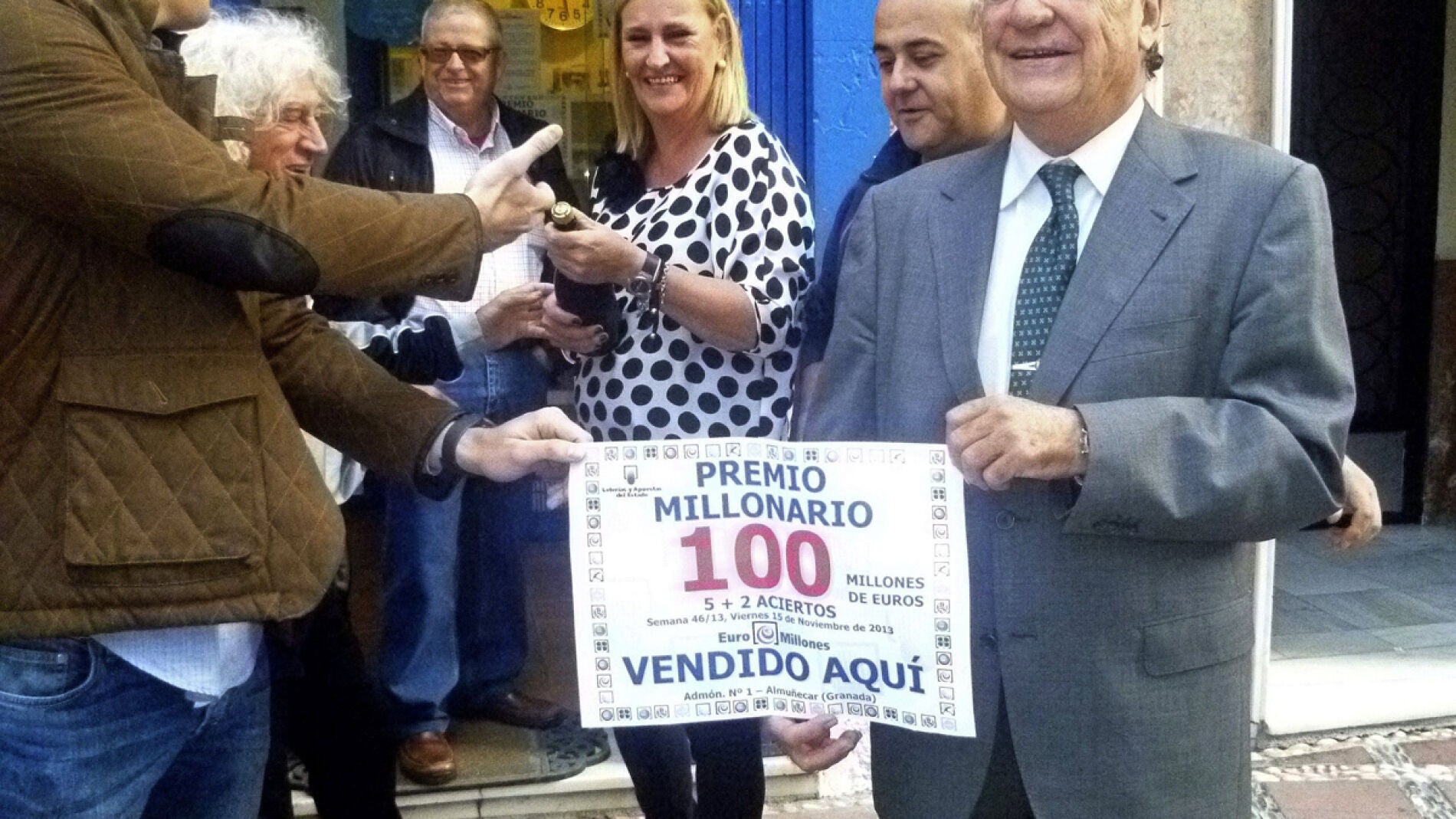 La due&ntilde;a de la administraci&oacute;n de loter&iacute;as n&uacute;mero 1, situada en la plaza de la Rosa, donde se ha vendido el boleto
