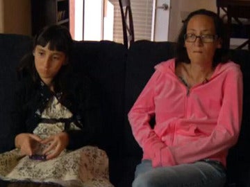Kerri y su hija, a la que no puede visitar