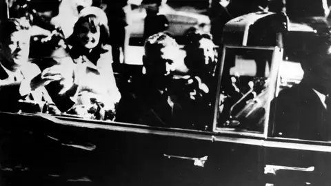 John F. Kennedy minutos antes de ser asesinado en Dallas John F. Kennedy minutos antes de ser asesinado en Dallas