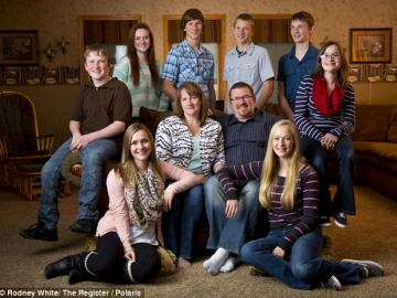 Los septillizos, otra hermana y los padres