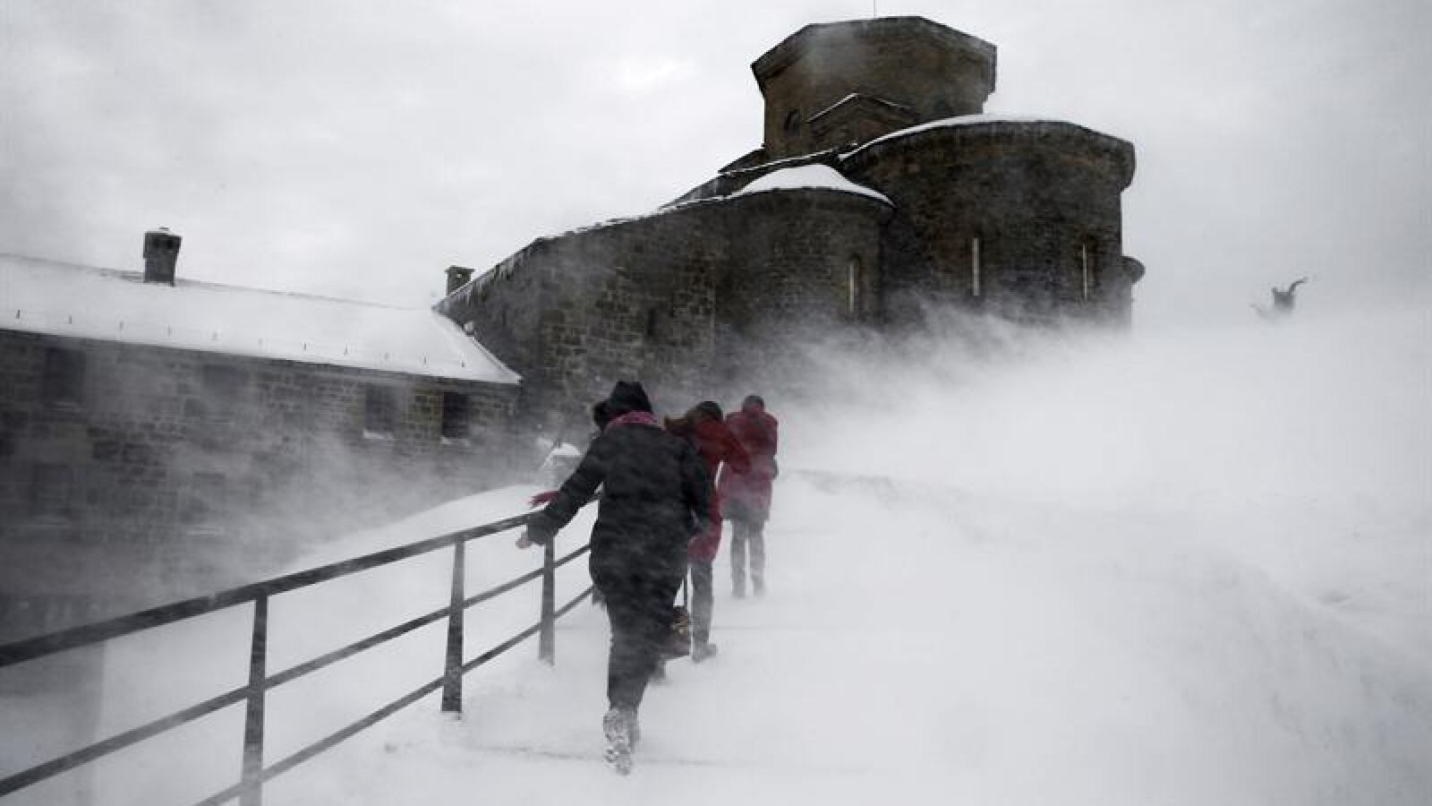 Un total de 25 provincias en alerta por viento, lluvia, olas y nieve