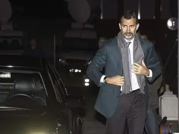 El Príncipe Felipe acude al hospital a visitar al Rey El Príncipe Felipe acude al hospital a visitar al Rey
