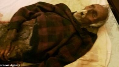 Duerme un año con el cadáver de su marido para no despedirse de él