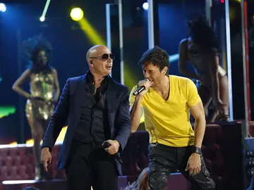 Pitbull y Enrique Iglesias, Premios Grammy Latinos 2013 Pitbull y Enrique Iglesias, Premios Grammy Latinos 2013