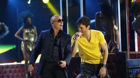 Pitbull y Enrique Iglesias, Premios Grammy Latinos 2013 Pitbull y Enrique Iglesias, Premios Grammy Latinos 2013