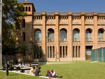 Universidad de Barcelona Universidad de Barcelona