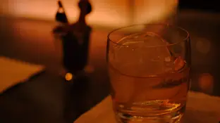 Vaso con bebida alcohólica Vaso con bebida alcohólica