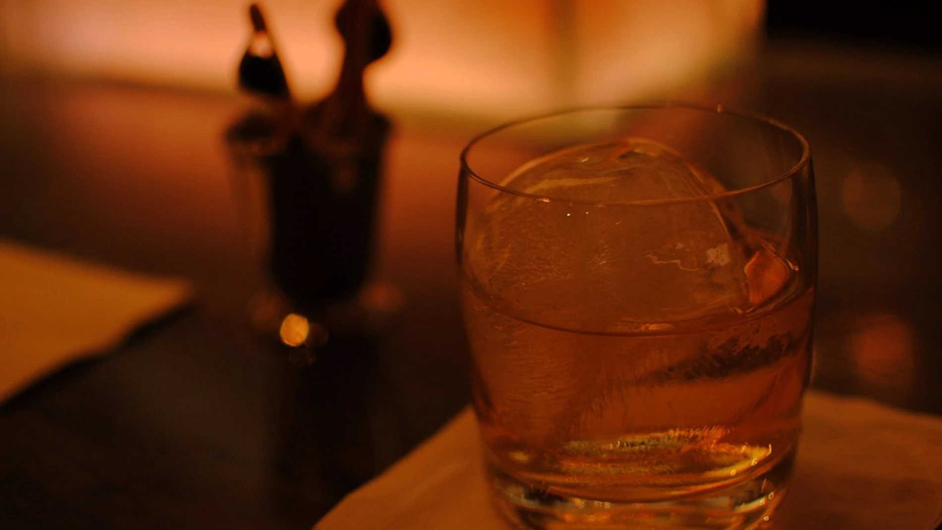 Vaso con bebida alcohólica Vaso con bebida alcohólica