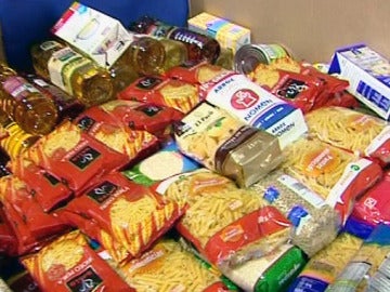 Recogida de comida en la campaña de alimentos