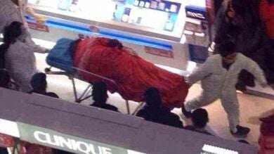Un chino se suicida después de cinco horas de compras con su novia
