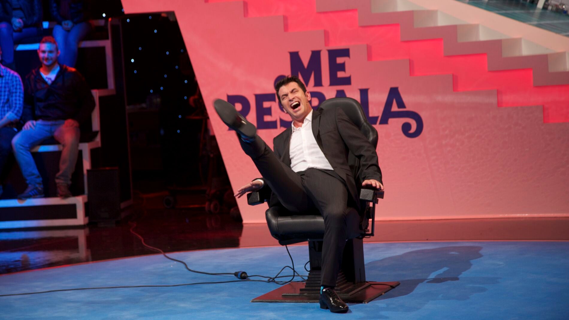Arturo Valls prueba la silla el&eacute;ctrica