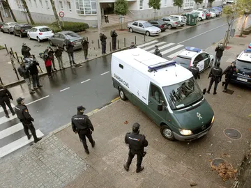 Rosario Porto llega a los juzgados en un furgón policial Rosario Porto llega a los juzgados en un furgón policial