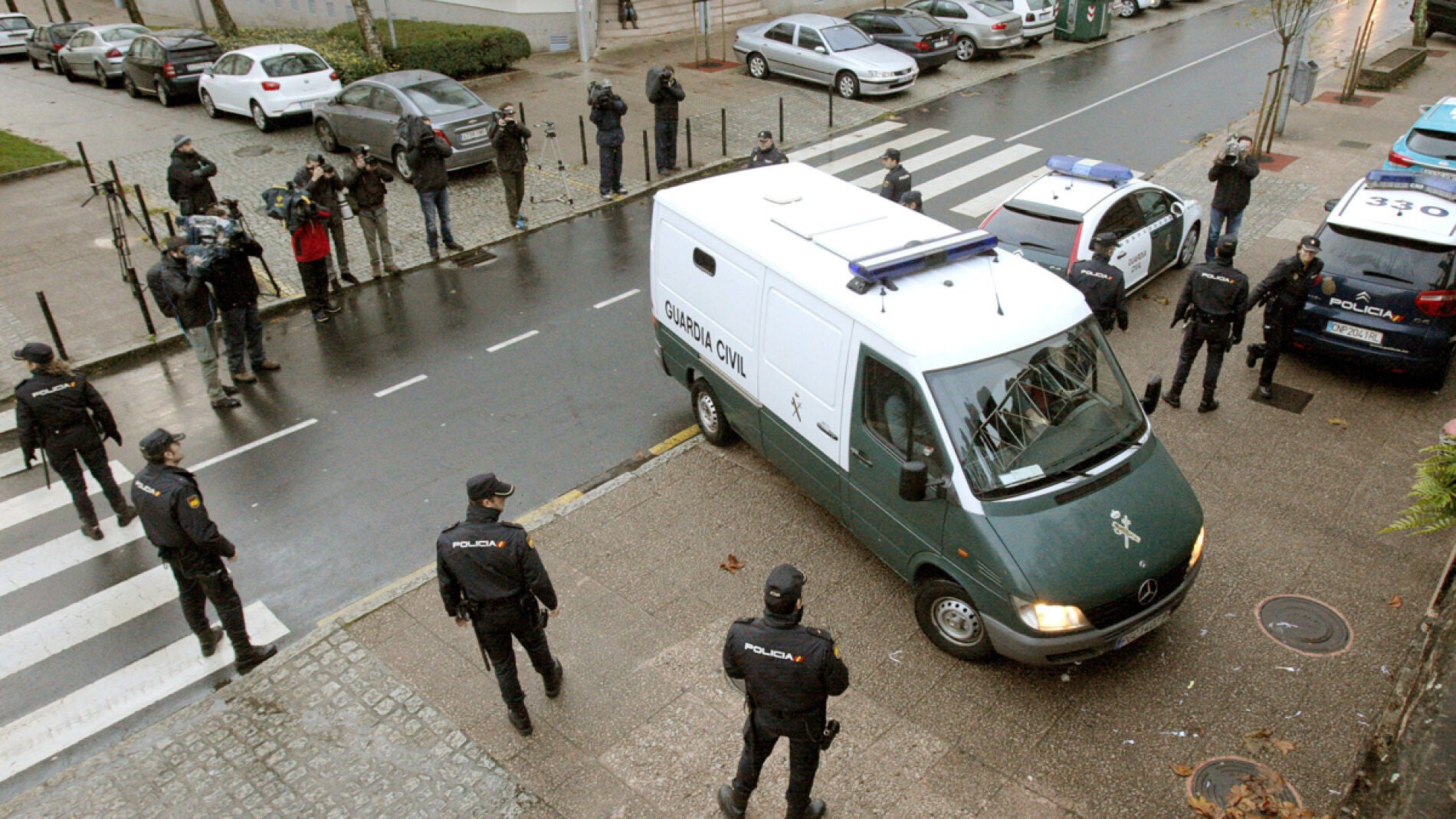 Rosario Porto llega a los juzgados en un furg&oacute;n policial