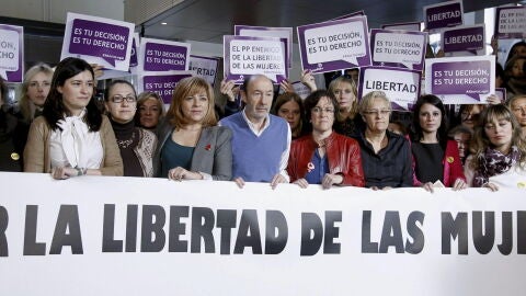 Alfredo P&eacute;rez Rubalcaba y Elena Valenciano, en un acto contra la reforma del aborto