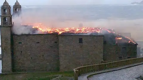 Incendio en el santuario de Muxia Incendio en el santuario de Muxia