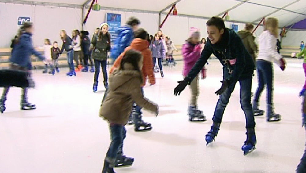 Disfrutando del patinaje sobre hielo