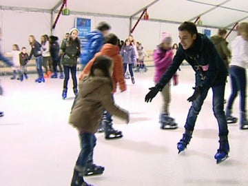 Disfrutando del patinaje sobre hielo