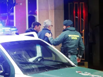 rasladan a Alfonso Basterra a su domicilio para hacer un registro rasladan a Alfonso Basterra a su domicilio para hacer un registro