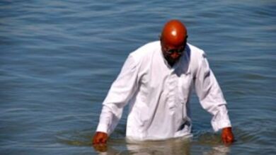 Un pastor intenta imitar a Jesús al caminar sobre el agua y muere ahogado