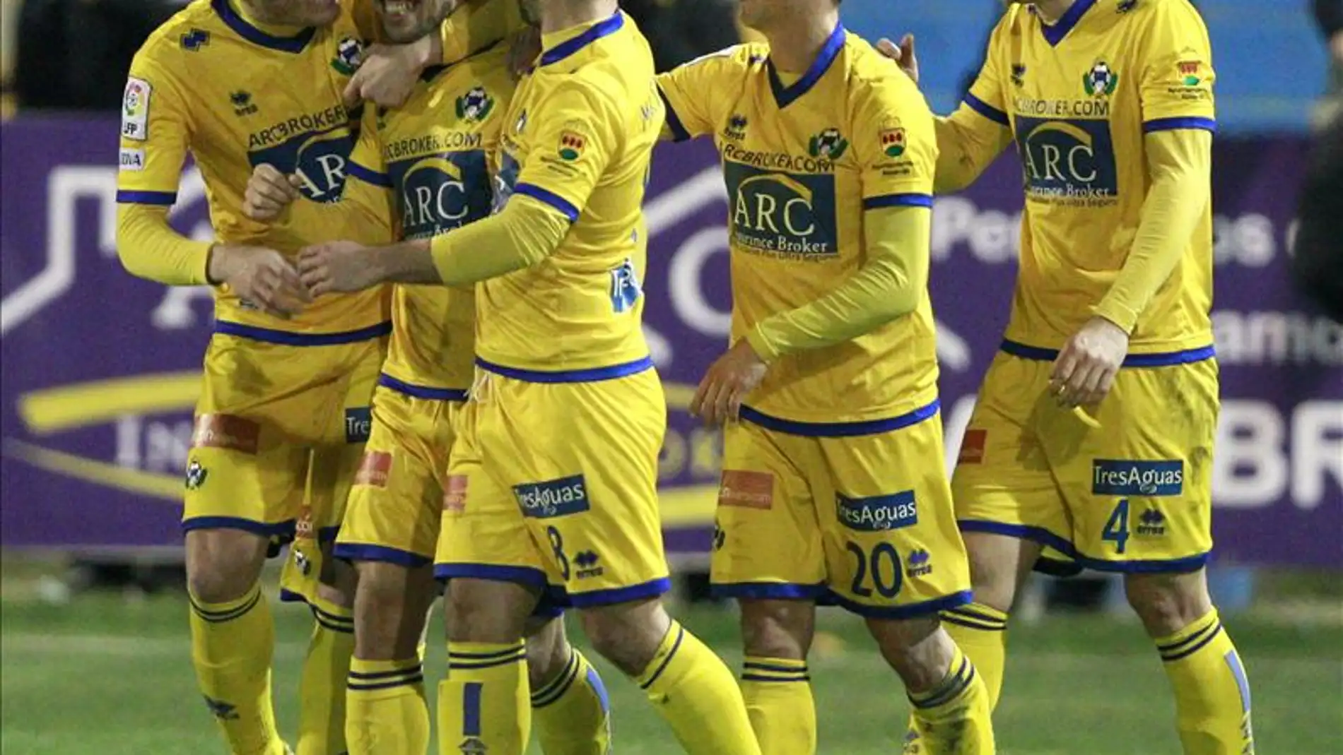 El Alcorcón celebra su gol ante el Espanyol