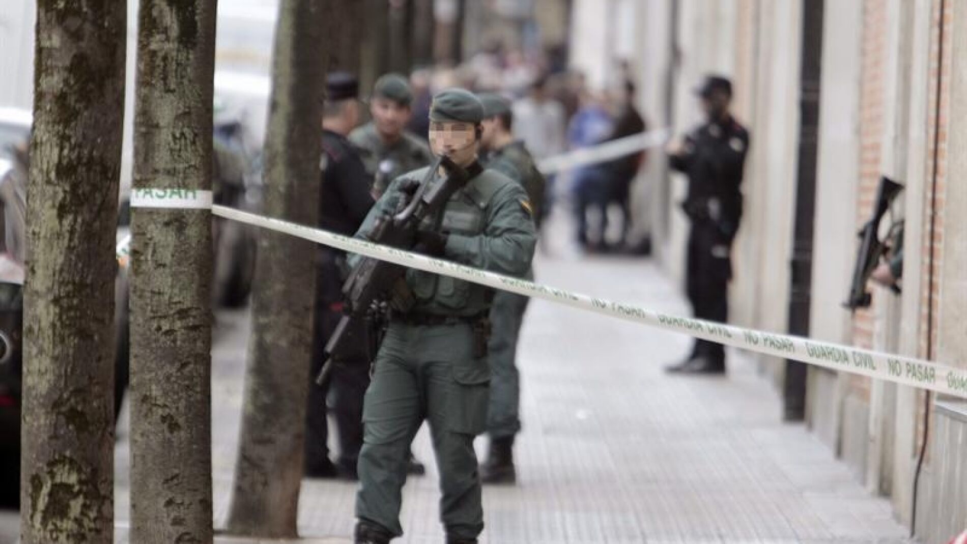 La Guardia Civil registra el edificio de Arantxa Zulueta