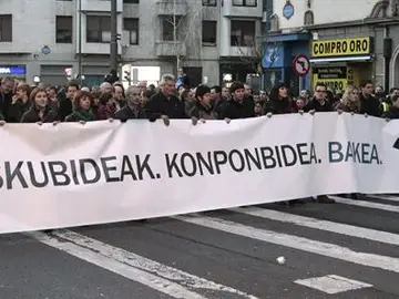 Cabecera de la manifestación silenciosa celebrada en Bilbao Cabecera de la manifestación silenciosa celebrada en Bilbao