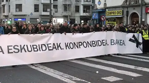 Cabecera de la manifestación silenciosa celebrada en Bilbao Cabecera de la manifestación silenciosa celebrada en Bilbao