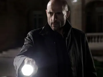 Mark Strong interpreta a un experto en meterse en la mente de las personas Mark Strong interpreta a un experto en meterse en la mente de las personas