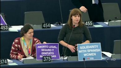 La mayoría de los grupos políticos europeos piden la retirada de la ley del aborto del PP