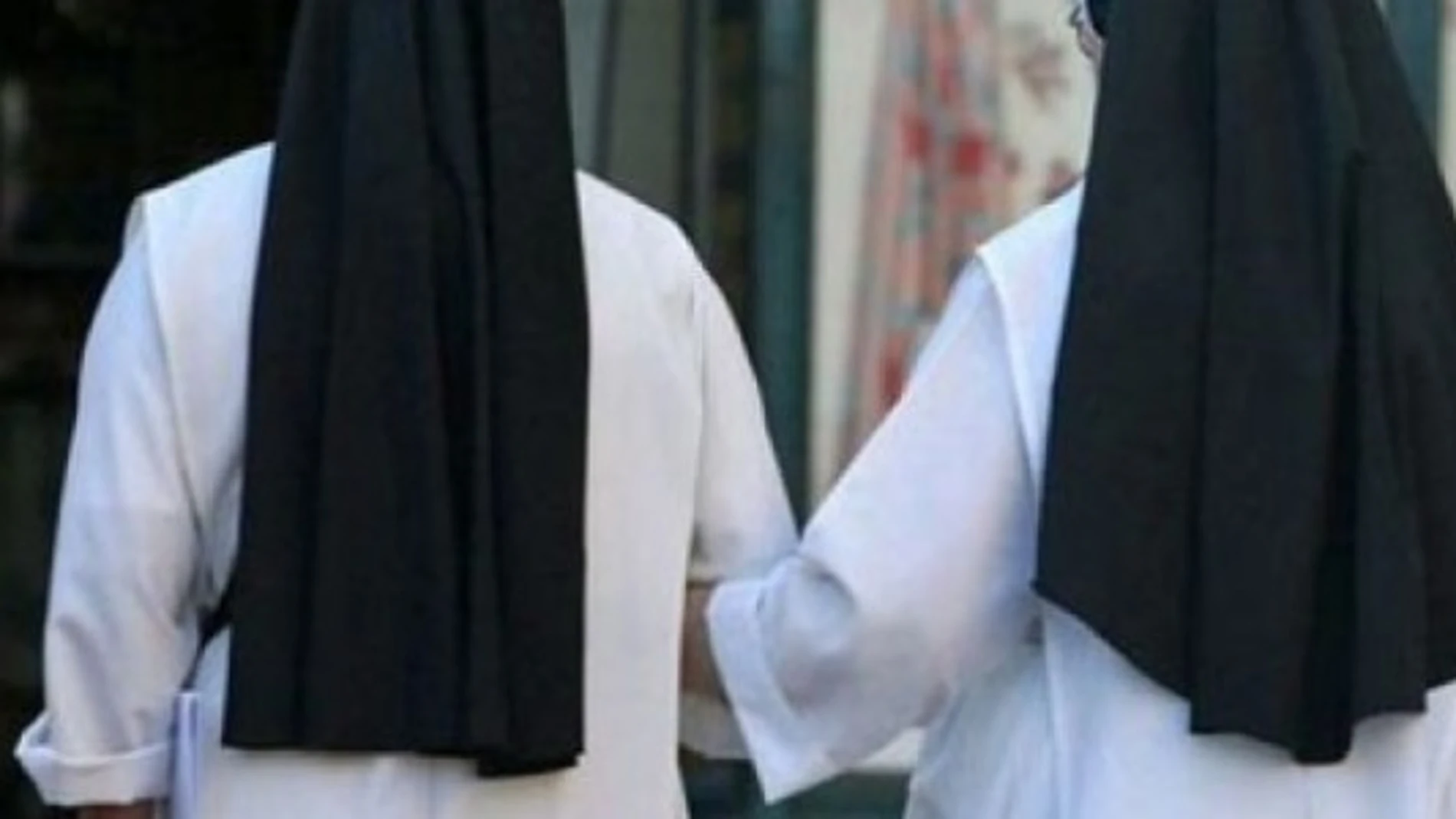 Dos religiosas de espaldas Dos religiosas de espaldas