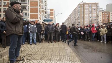 Gamonal, tranquilo antes de que las máquinas comiencen a cerrar la zanja abierta