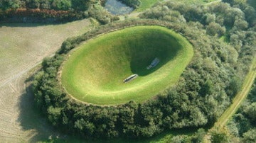 Cráter hecho por el hombre en los jardines de Liss Ard, Irlanda