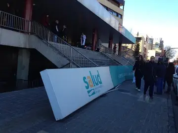 Cartel del Hospital Clínico de Zaragoza Cartel del Hospital Clínico de Zaragoza