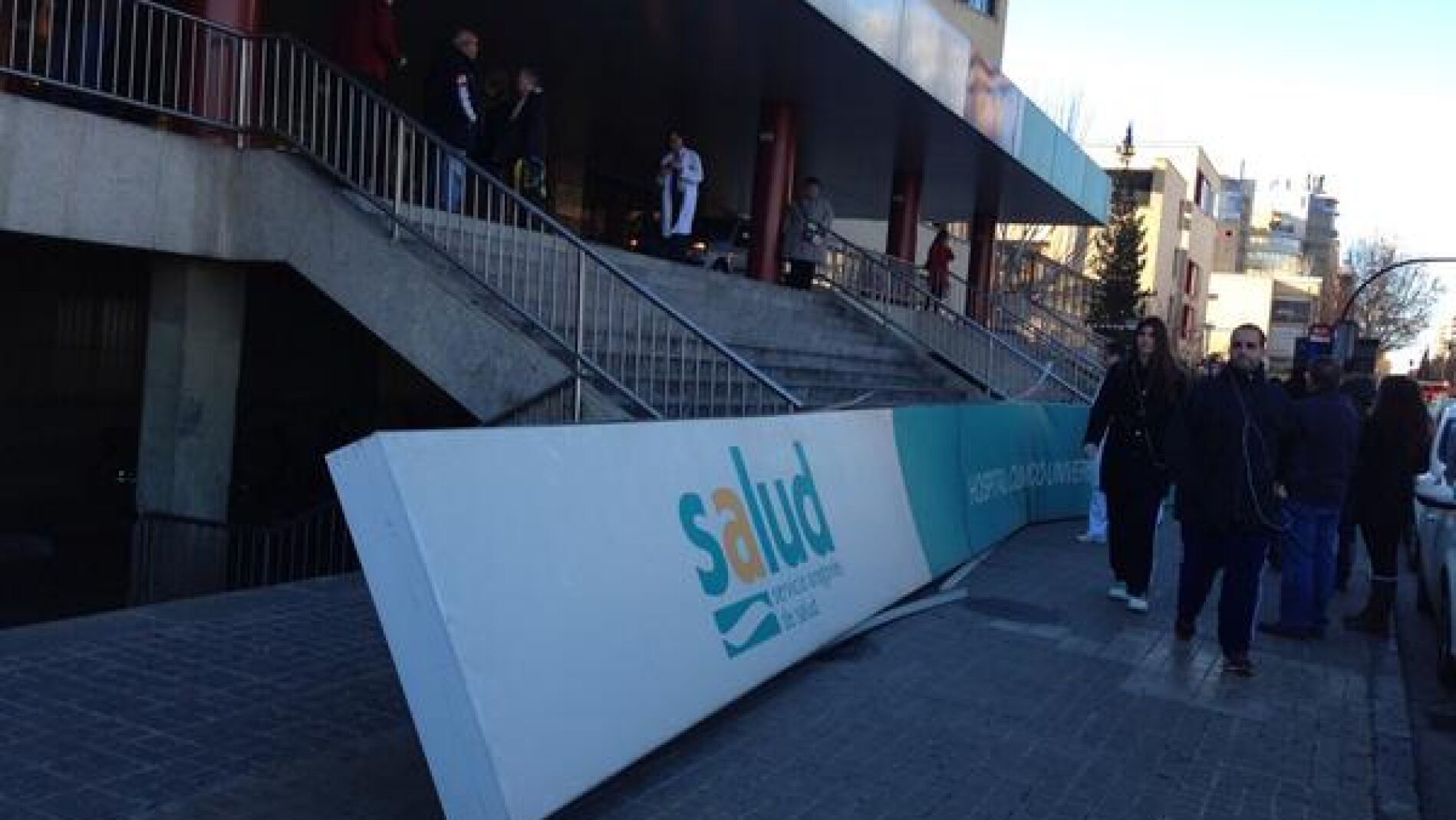 Cartel del Hospital Cl&iacute;nico de Zaragoza