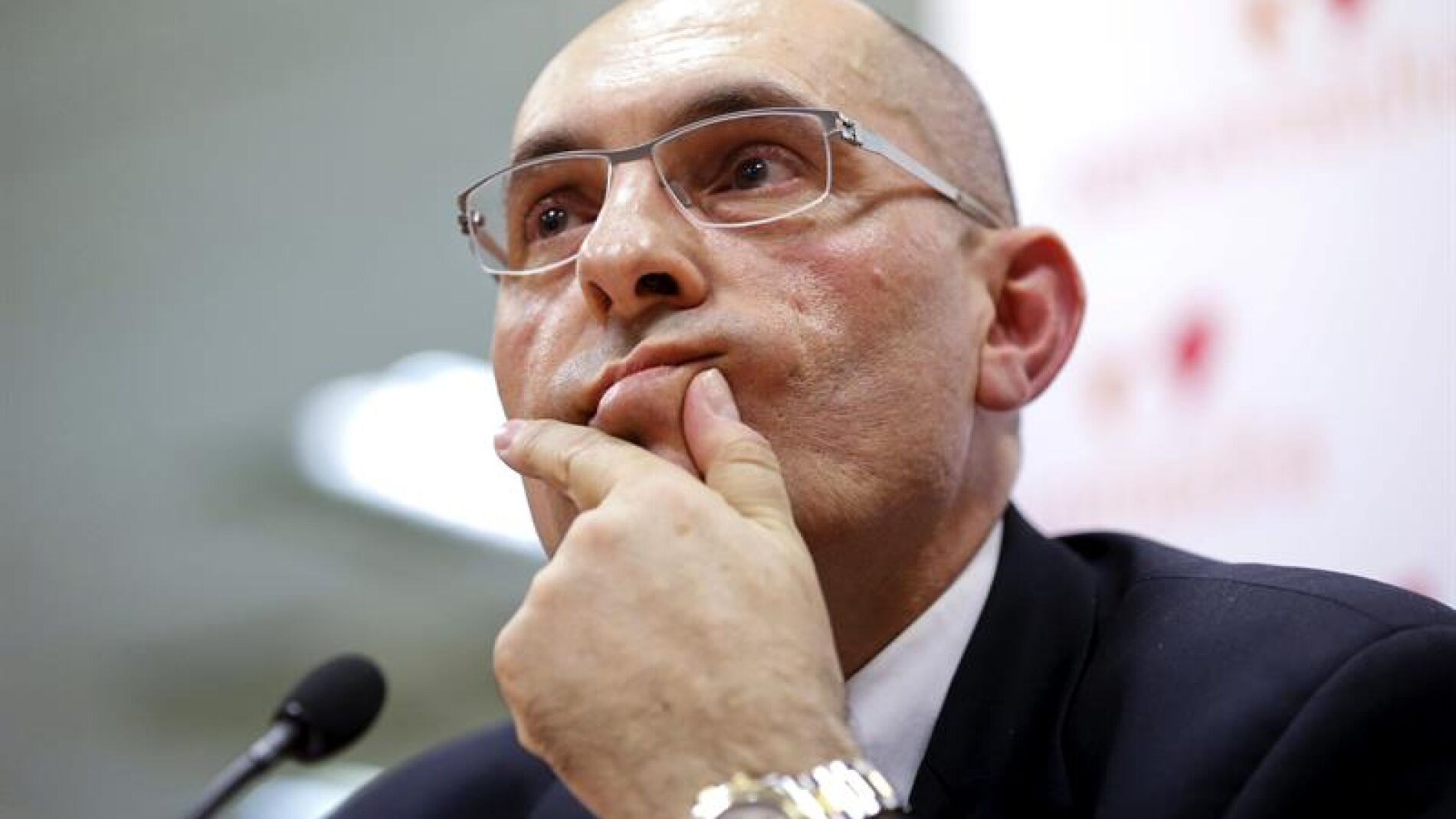 El juez Elpidio Jos&eacute; Silva Pacheco durante la rueda de prensa 