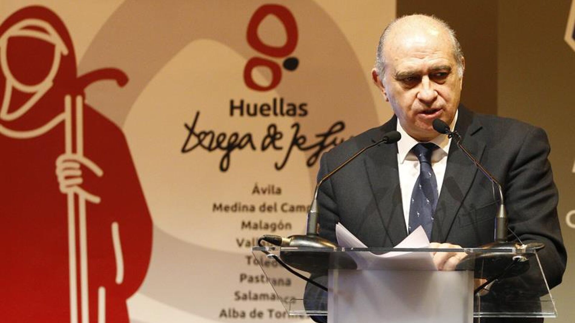 Jorge Fern&aacute;ndez D&iacute;az, durante la presentaci&oacute;n hoy en FITUR el proyecto 'Huellas de Teresa de Jes&uacute;s'