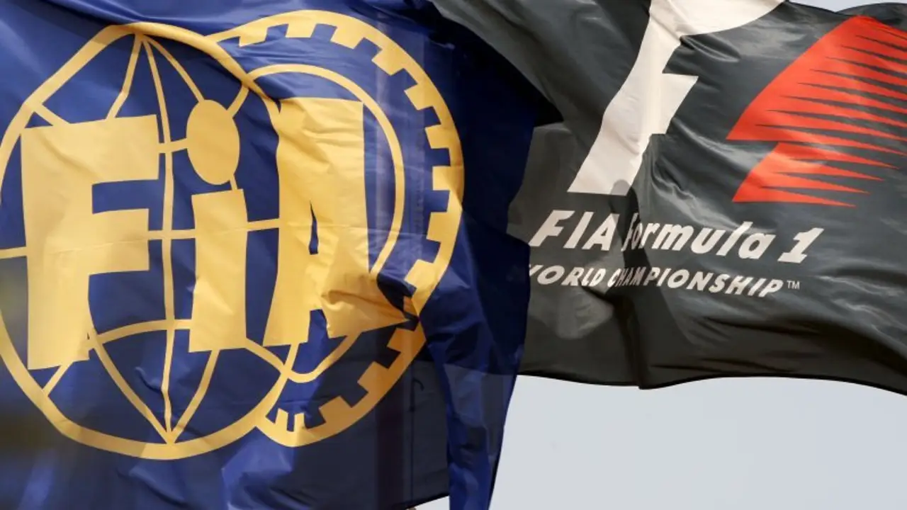 La bandera de la FIA ondeando